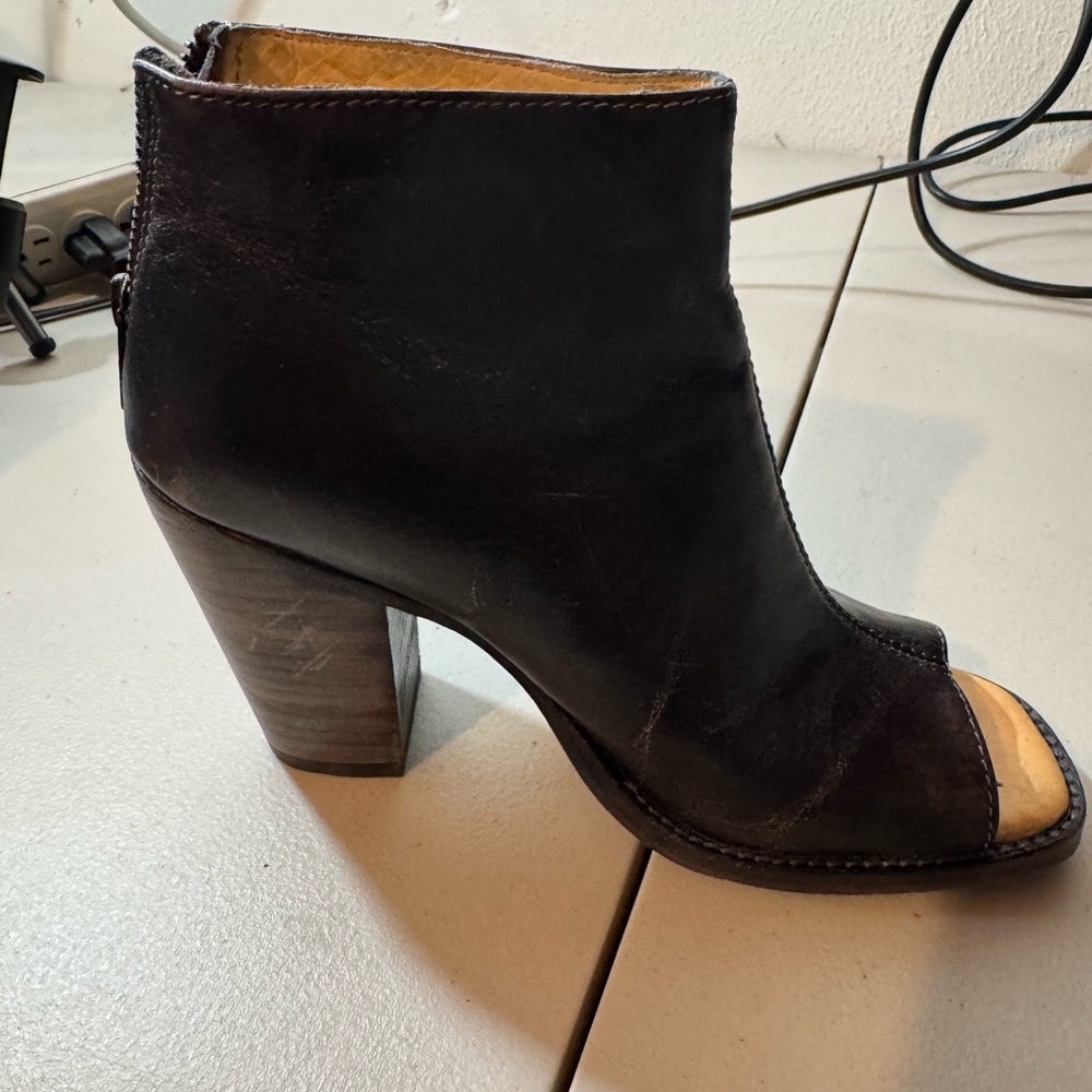 Bed Stu Black Leather Peep-Toe Heeled Boots - Picture 5 of 10